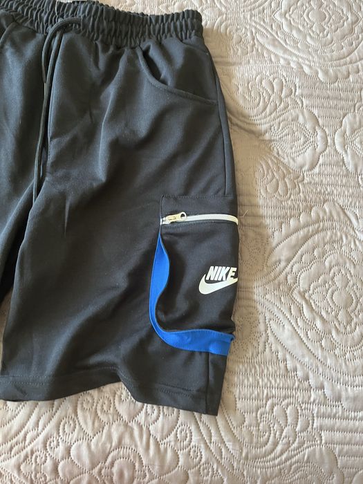 Продавам къси пънталаони nike