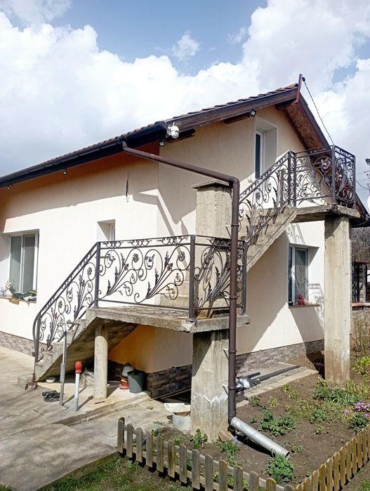 Изработка и монтаж на плъзгащи и конзолни врати