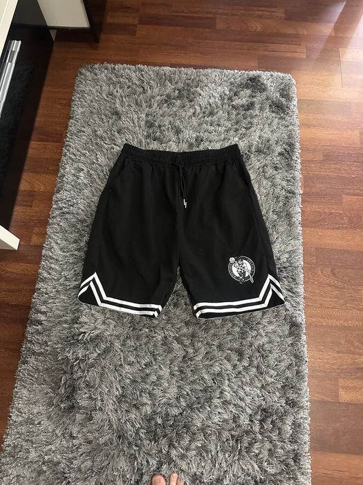 Vand pantaloni vara scurti