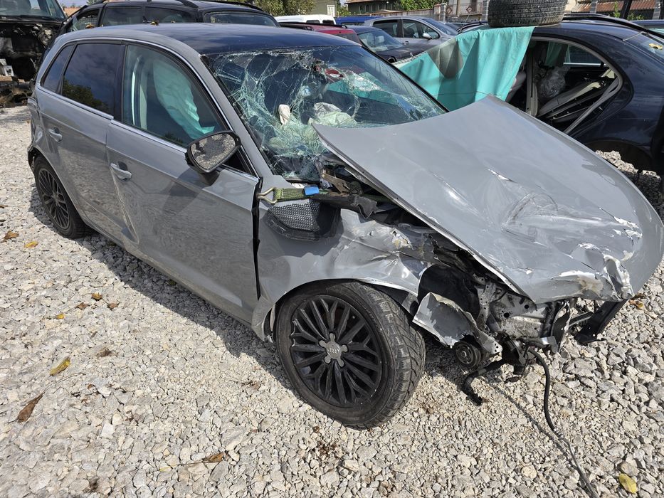 Продавам ауди а3 1.4 тфси автомат на части