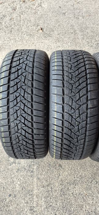 4 anvelope iarna ca si noi Dunlop 235/55/17.Pretul este pe bucata