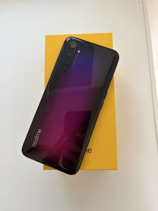 Продам смартфон Realme