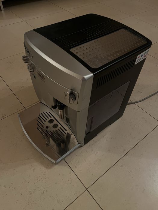 DeLonghi Magnicifa кафе машина