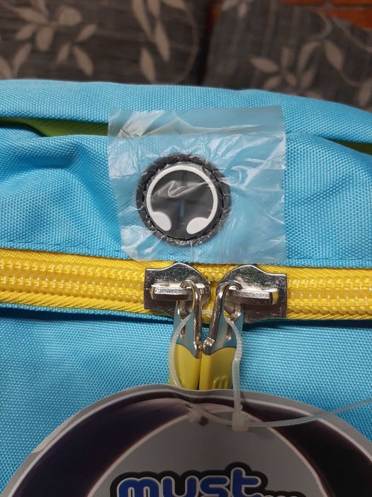 Раница със слушалки