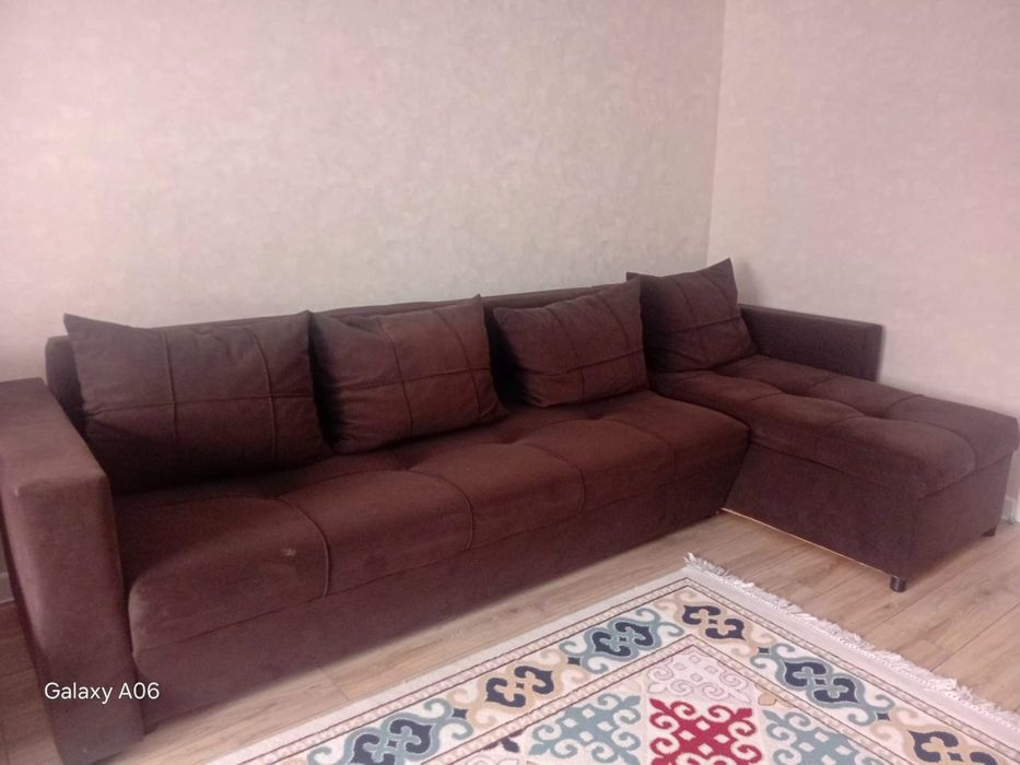 Диван сатылады угловой, ашылады, надмеденова, шамші калдаяковада.