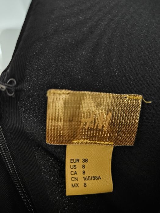 Черна рокля  на H&M