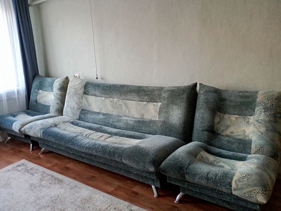 Диван с двумя креслами