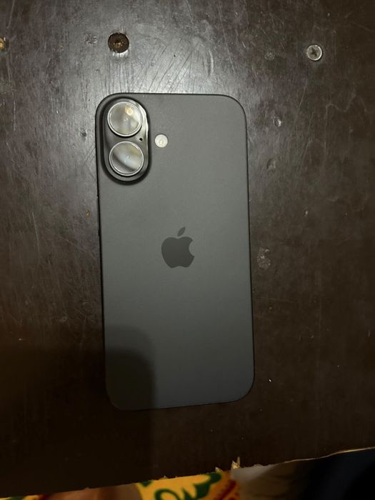 iPhone 16 с гарантии