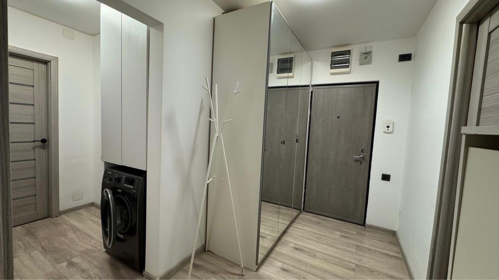 Apartament 3 camere 450 m metrou