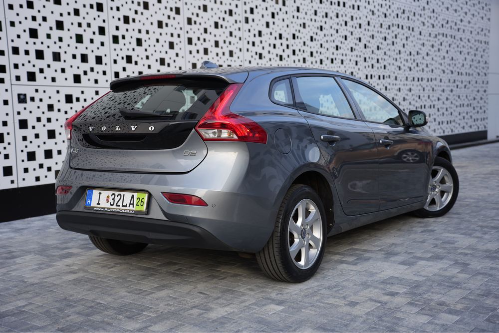 VOLVO V40 2017 — imagine 3