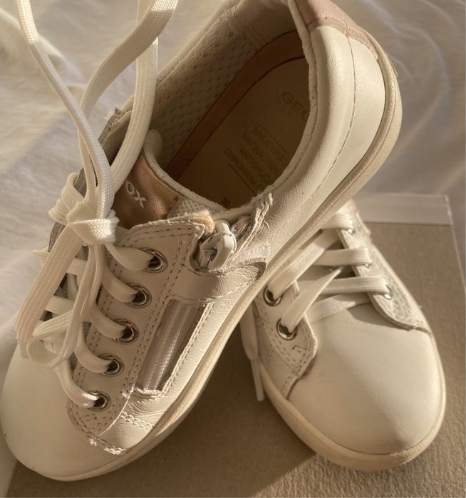 Pantofi alb-roz Geox marime 29