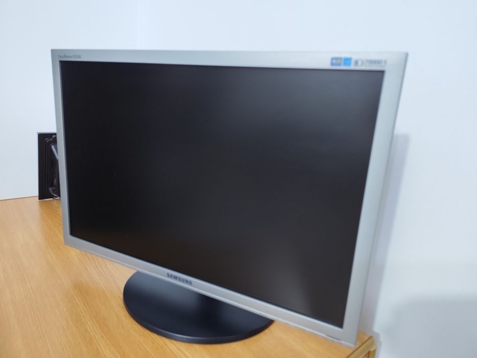 Monitoare HP și Samsung 22 inch