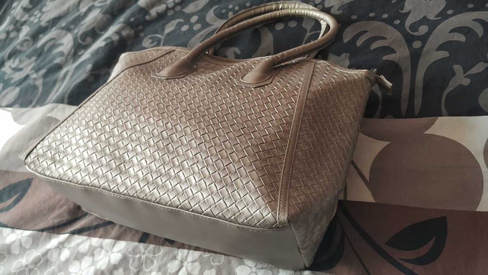 Стилна дамска чанта