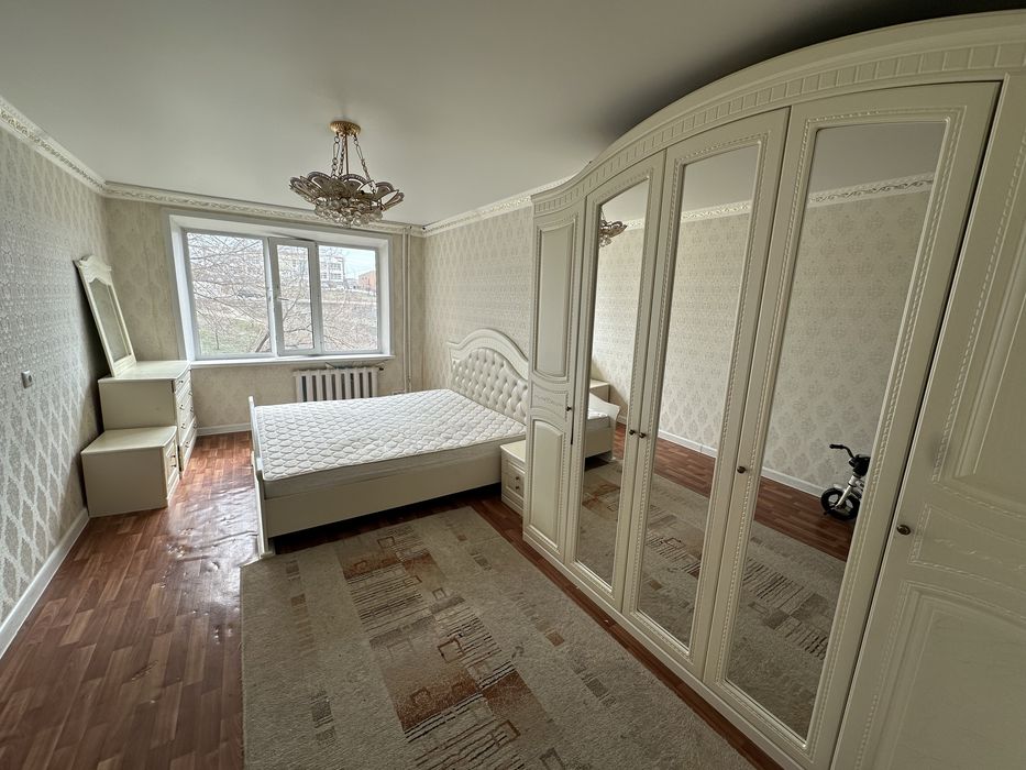 Продается спальный гарнитур