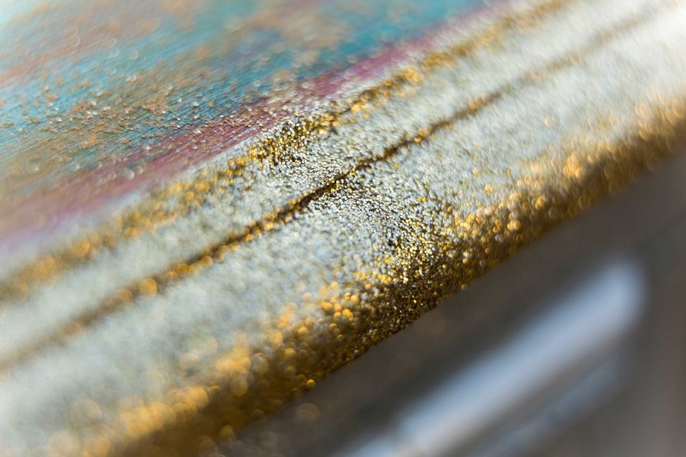 Ръчно рисуван дъбов скрин. Богата сребърна и златна декорация.