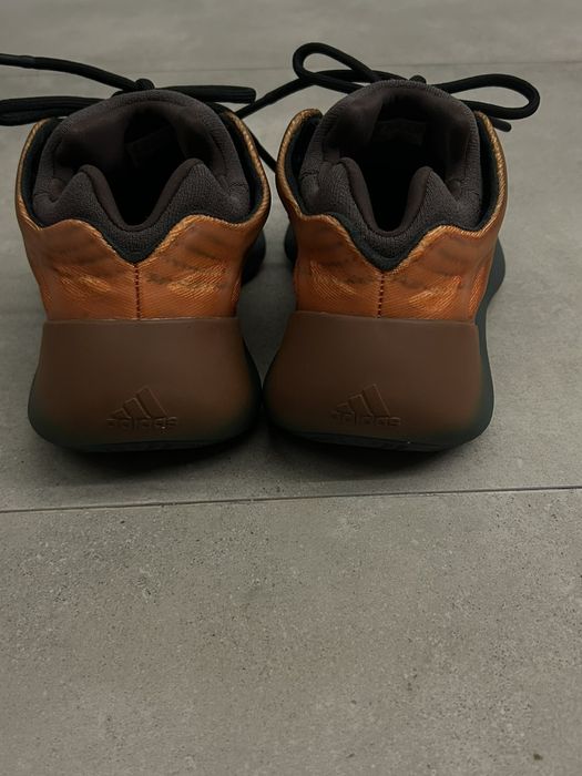 Спортни обувки Adidas Yeezy 700