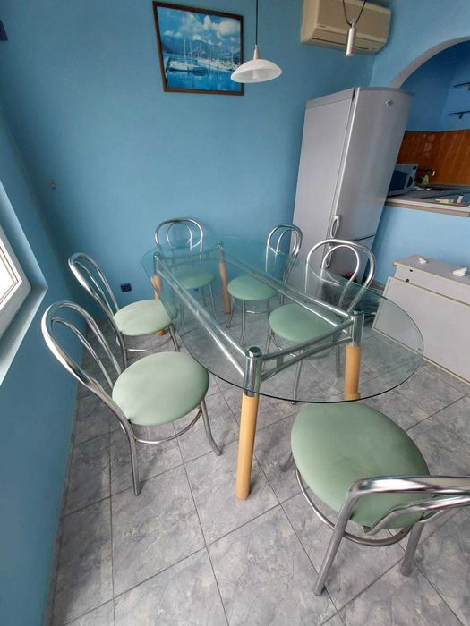 продава трапезна маса с 6 бр столове