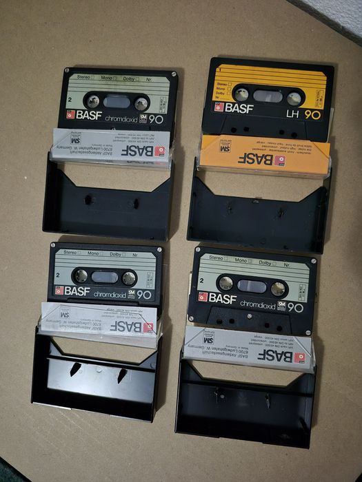 Vând Lot 4 casete audio originale Basf chromdioxid de 90 minute muzica mixta