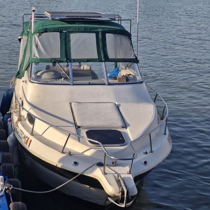 Vând Urgent  barca cu motor + peridoc