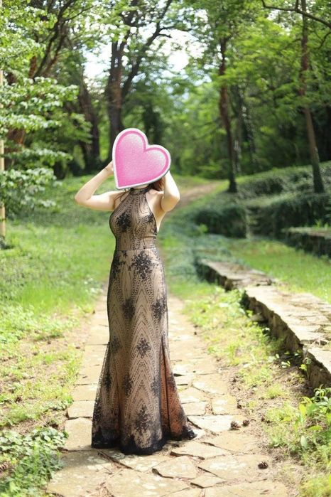 Бална     рокля.