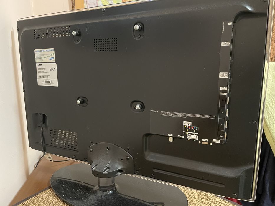 Телевизор самсунг 32"