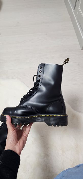 Bocanci Dr Martens in stare foarte buna