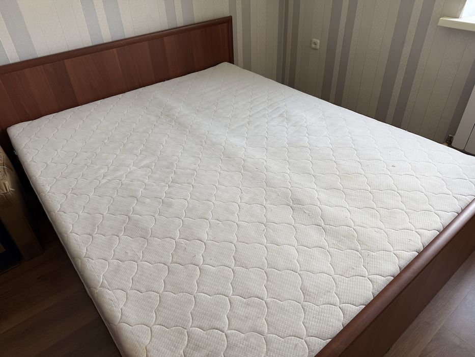 Продам спальный гарнитур