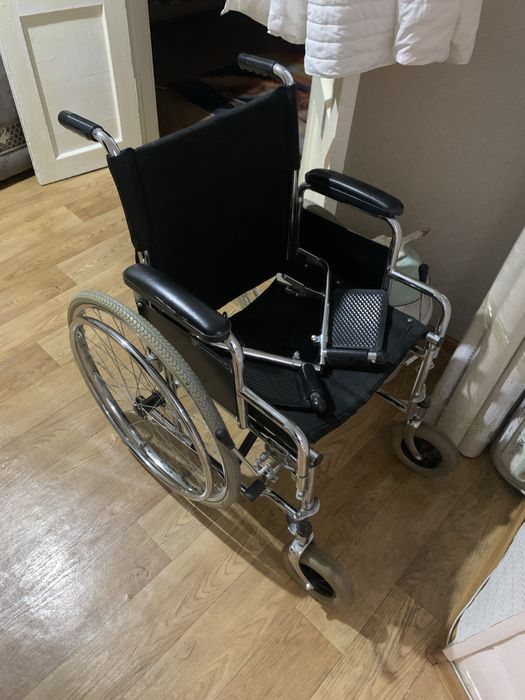 инвалидная коляска