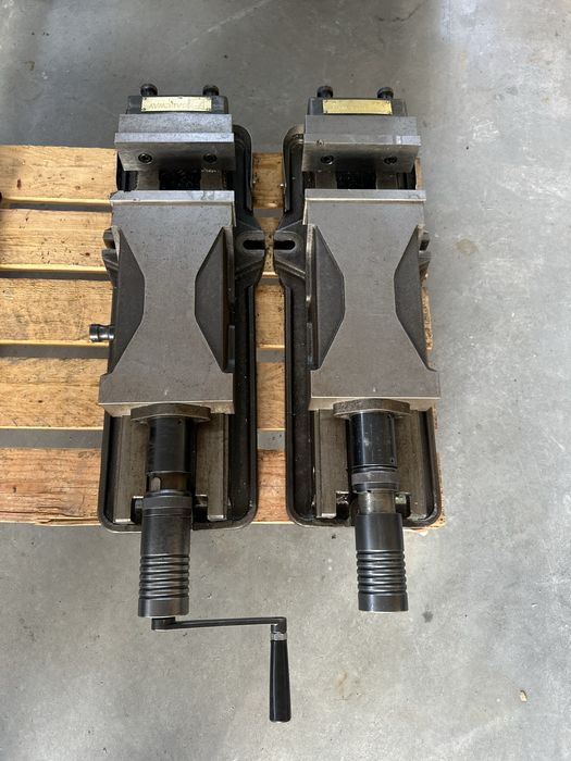 2бр Хидравлично менгеме 160мм на 265мм CNC ЦПУ фреза обработващ център