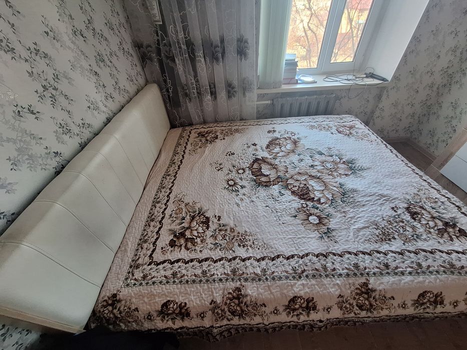 Кровать для спальни