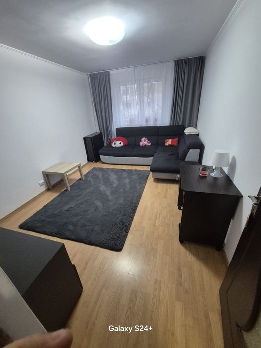 închiriez apartament la parter