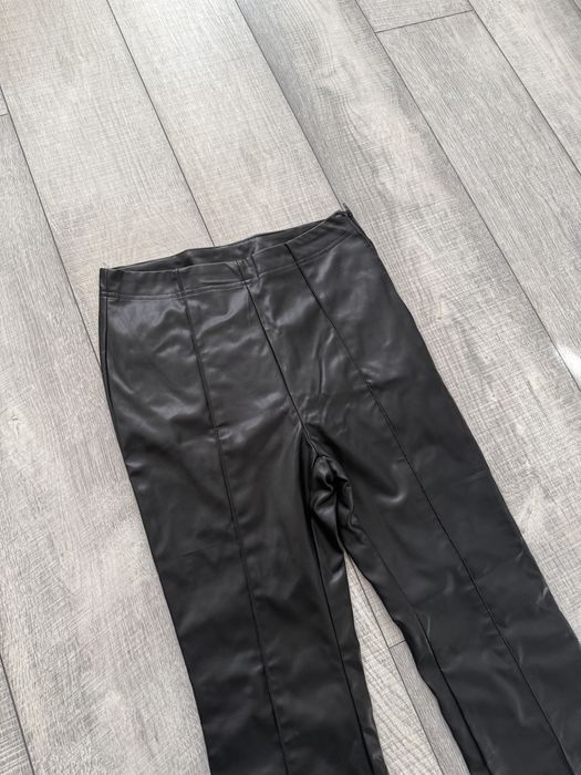 pantaloni imitatie de piele