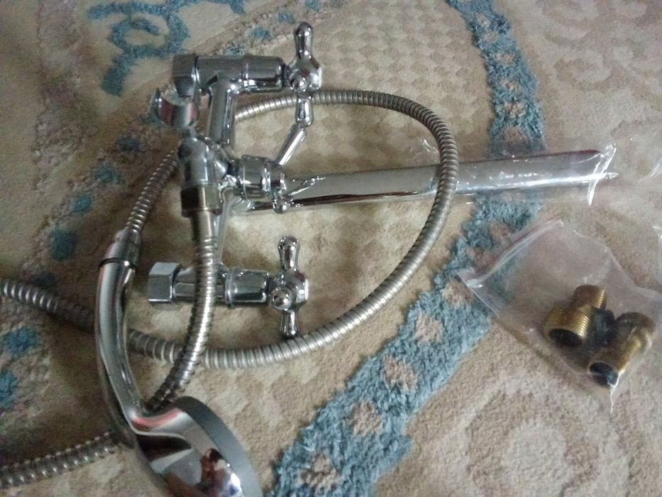 Продам сместитель для ванны