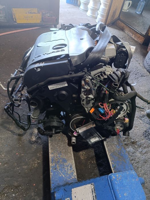 Двигатель на Ауди А4В6 1.8турбо BFB