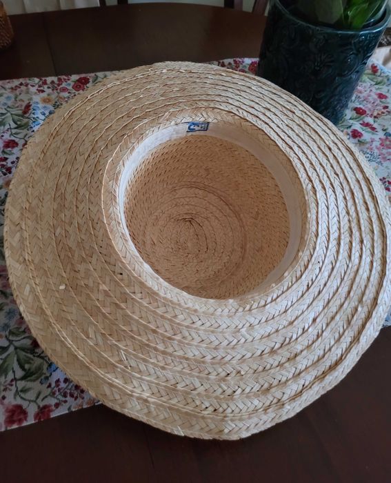 Palarie din paie , cu boruri largi