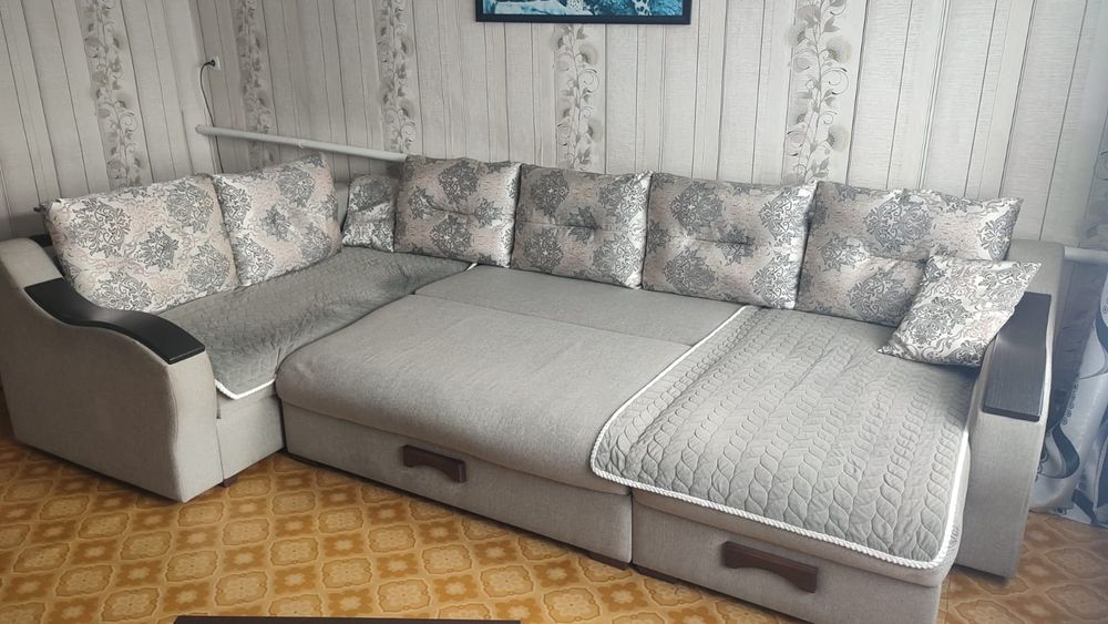 Продам диван угловой б/у