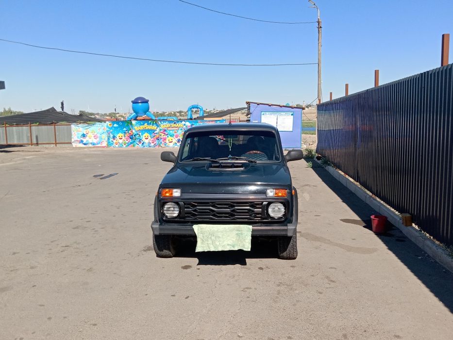АвтомашинаНива 2121