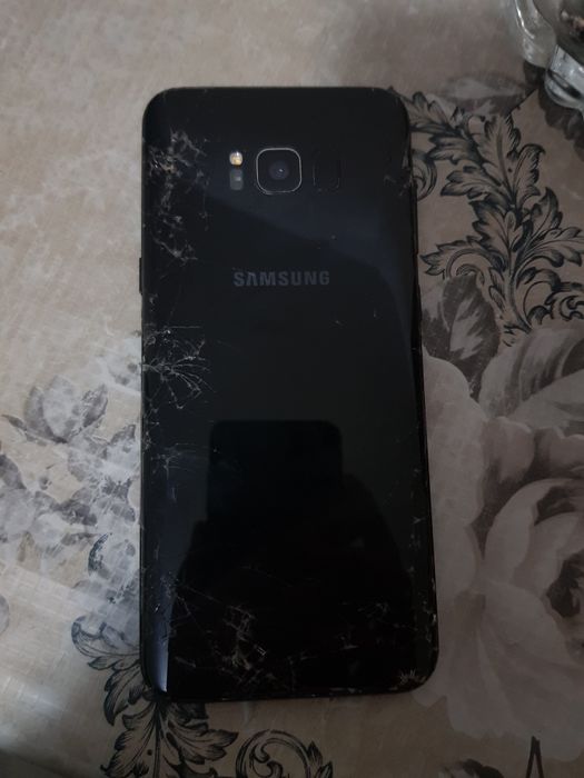 Vînd un Samsung Galaxy S8 plus în stare bună fac şi schimb