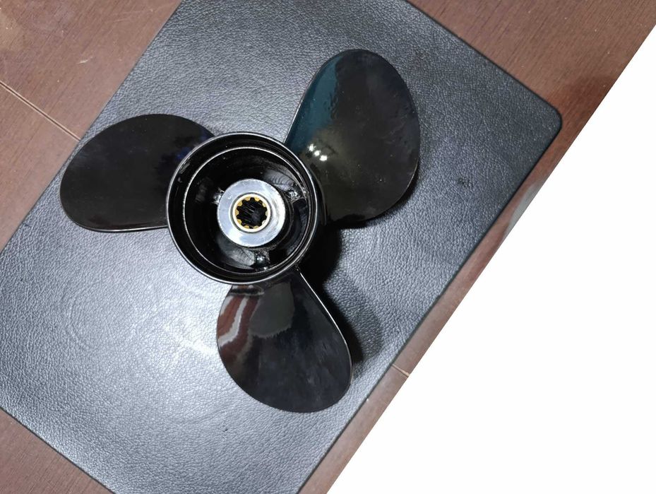 Vand Elice propulsie Mercury 3 pale, diametru 9.9 (noua)