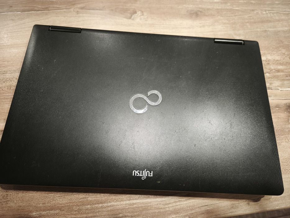 Лаптоп Fujitsu LifeBook E752 повреден, за части