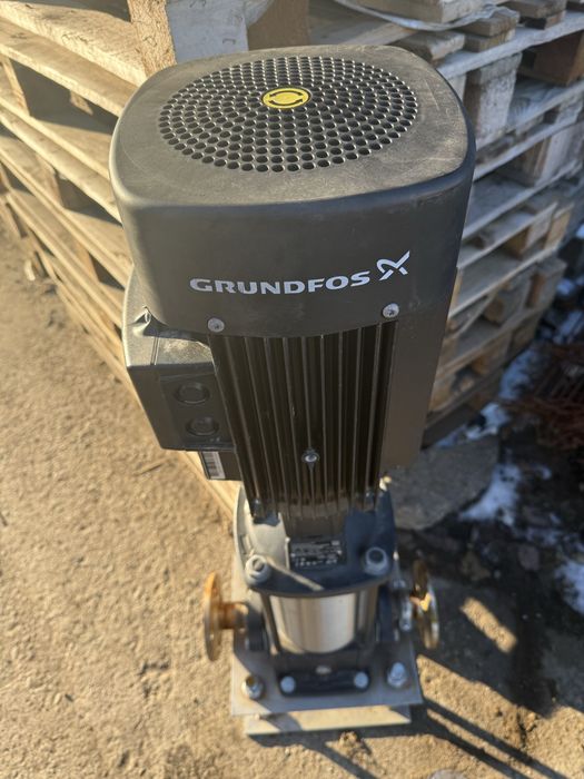 Pompă centrifugă verticală (Grundfos)