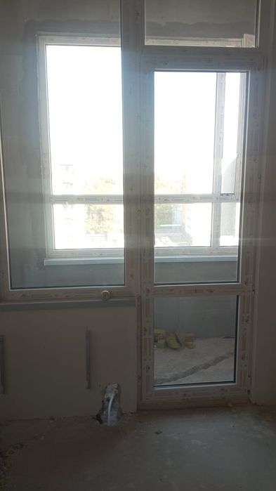 Окно с дверью для балкона