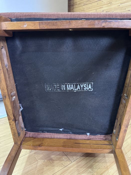 Стол со стульями. Производства Малайзия.