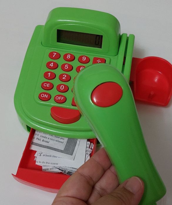 Игрушечный кассовый аппарат