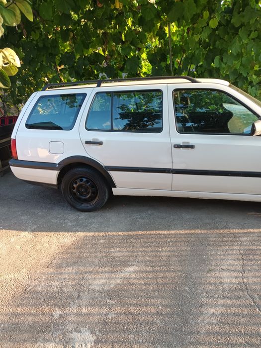 Vând Volkswagen Golf
