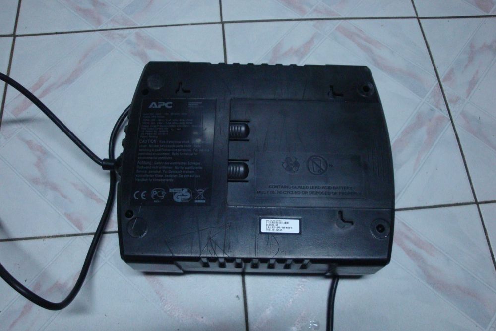 Sursa curent back ups apc es 550 in stare buna cu acumulator nou