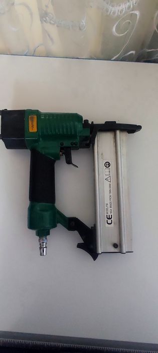 Пневматический пистолет гвозд