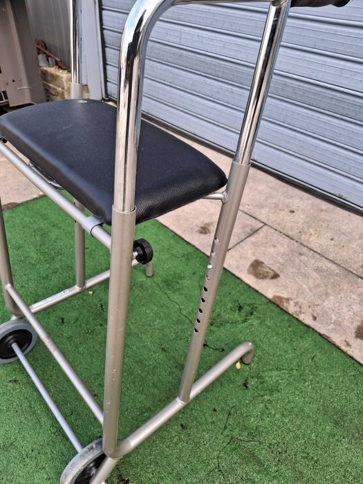 Проходилка за възрастни