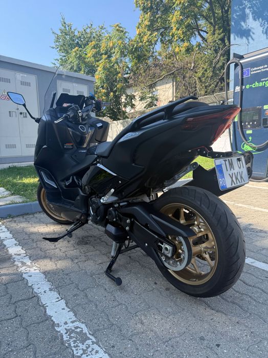 Yamaha T-Max Akrapovic TechMax