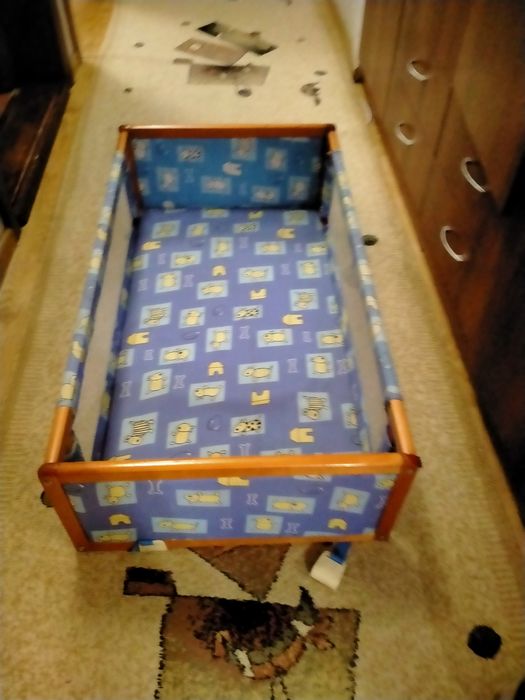 Манеж с люлькой-качалкой.